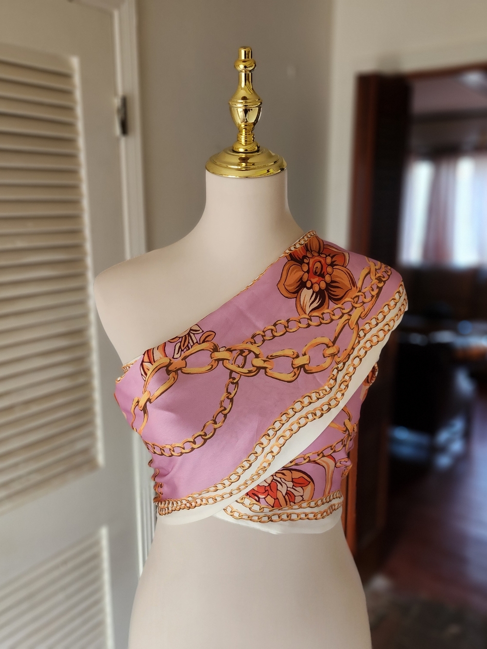 AKIRA Pink & Gold Chain-Print Scarf Top - Picture 4 of 7